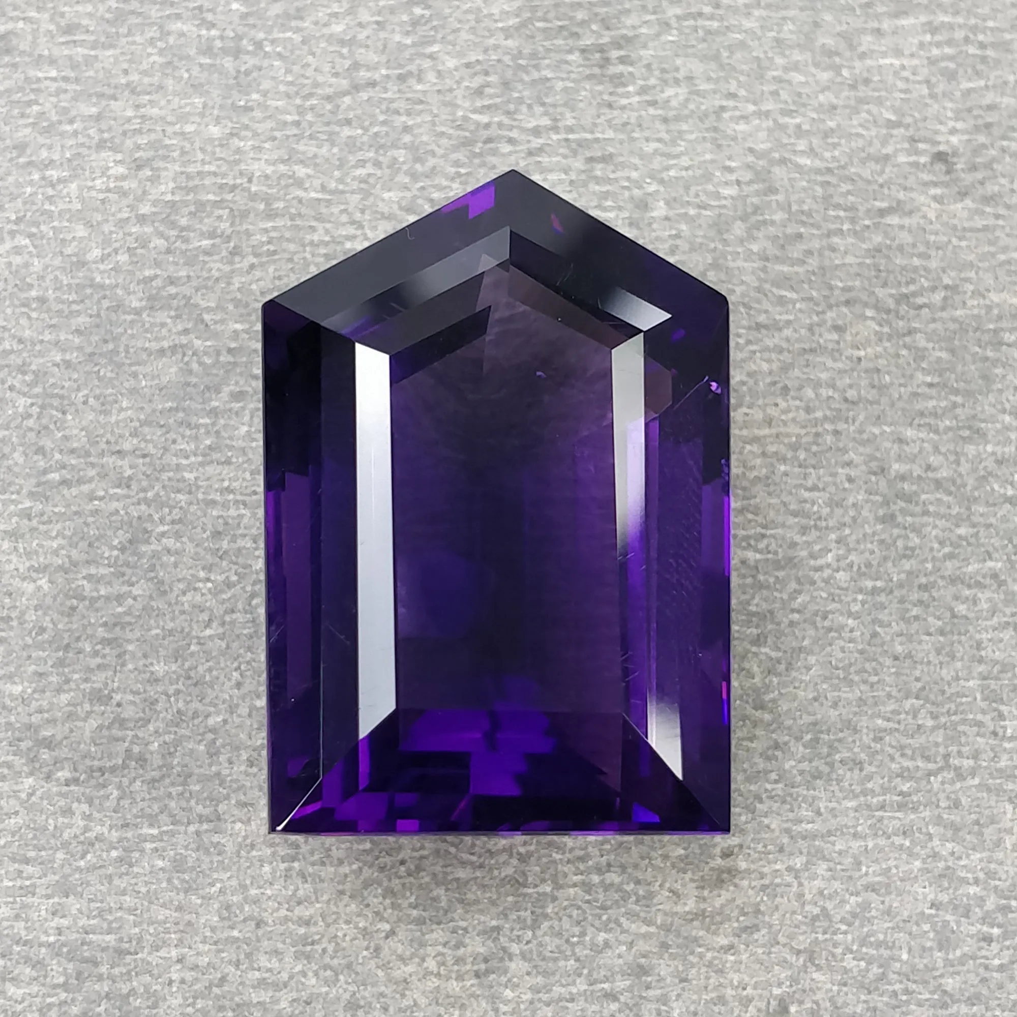 Amethyst Gemstone Normal Cut : 41.80cts Natural Untreated Amethyst Quartz Uneven Shape 26*18mm