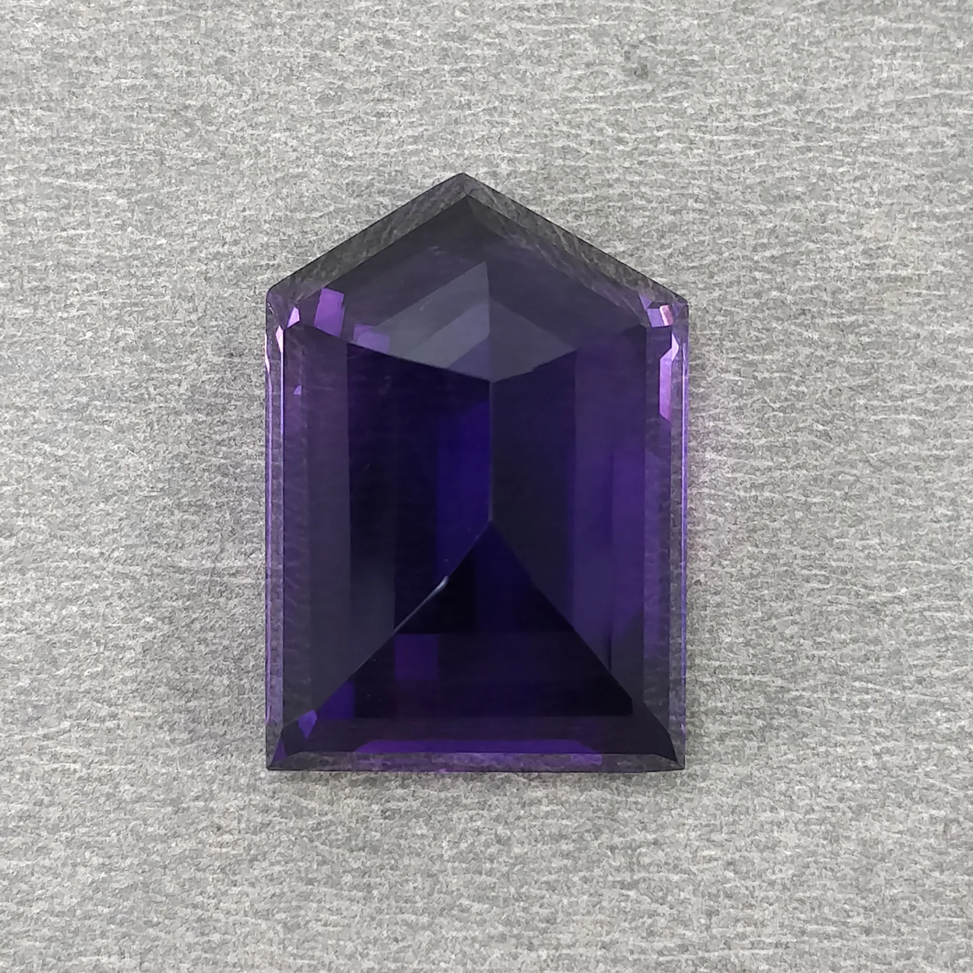 Amethyst Gemstone Normal Cut : 41.80cts Natural Untreated Amethyst Quartz Uneven Shape 26*18mm