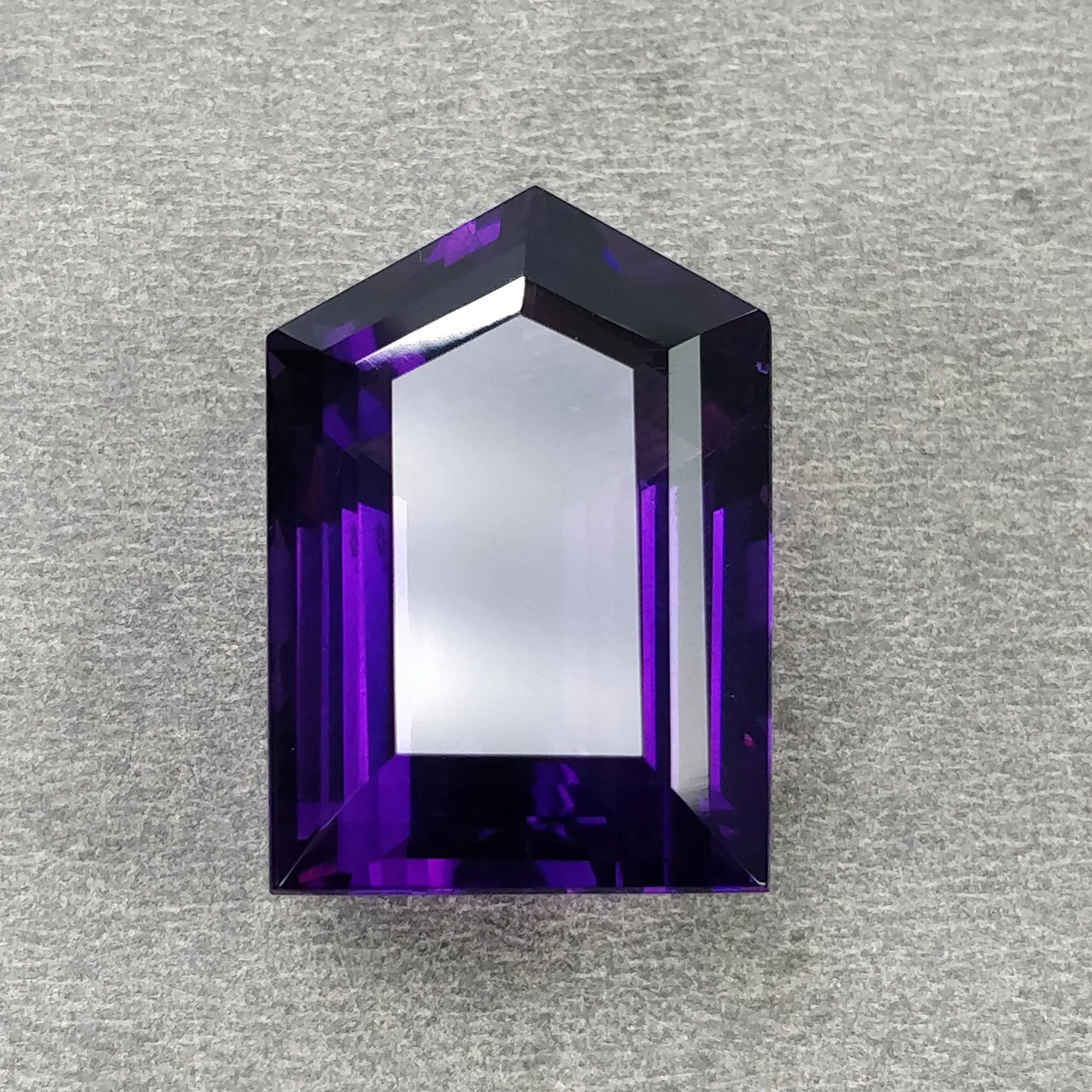 Amethyst Gemstone Normal Cut : 41.80cts Natural Untreated Amethyst Quartz Uneven Shape 26*18mm