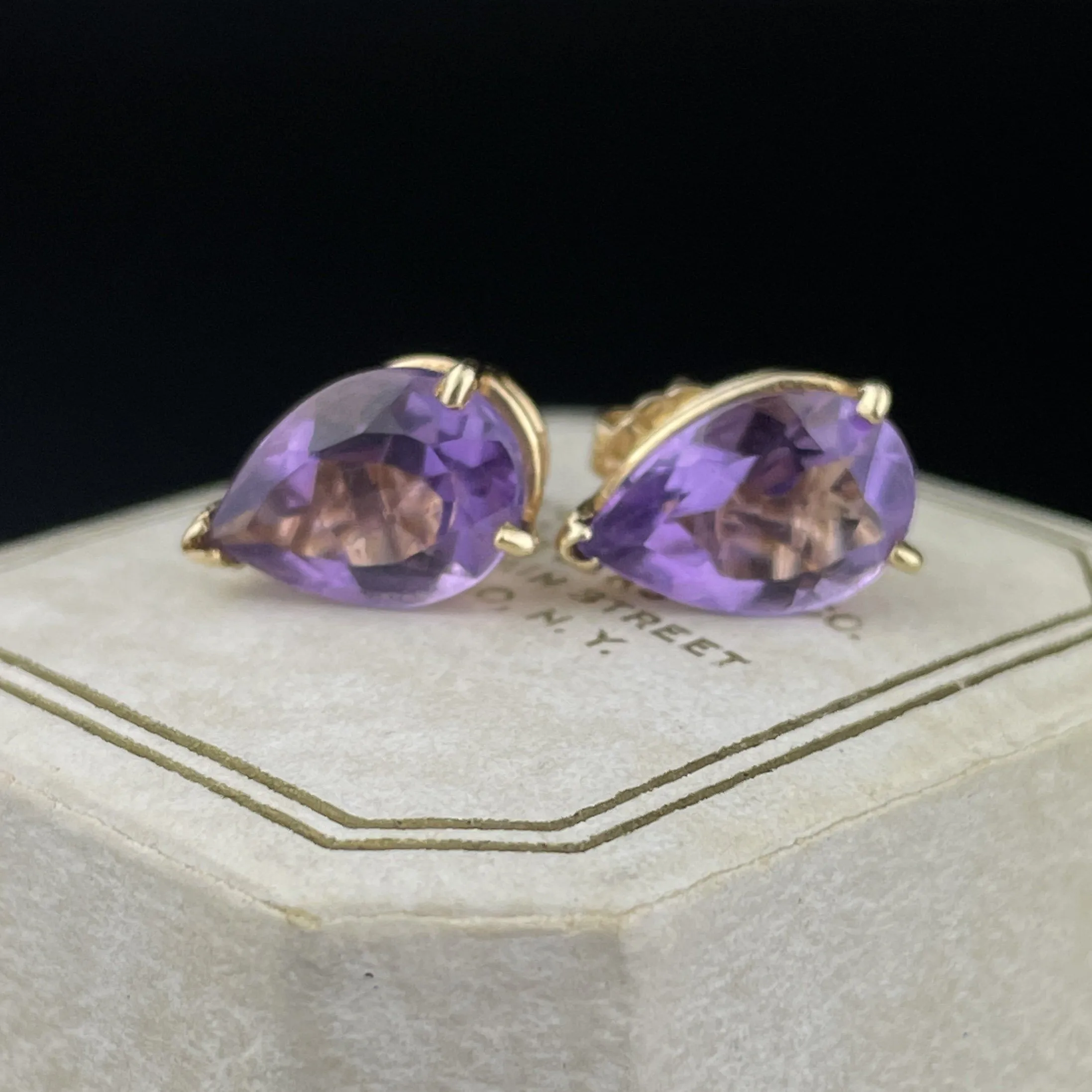 Vintage 14K Gold 1.50 CTW Pear Shape Amethyst Stud Earrings