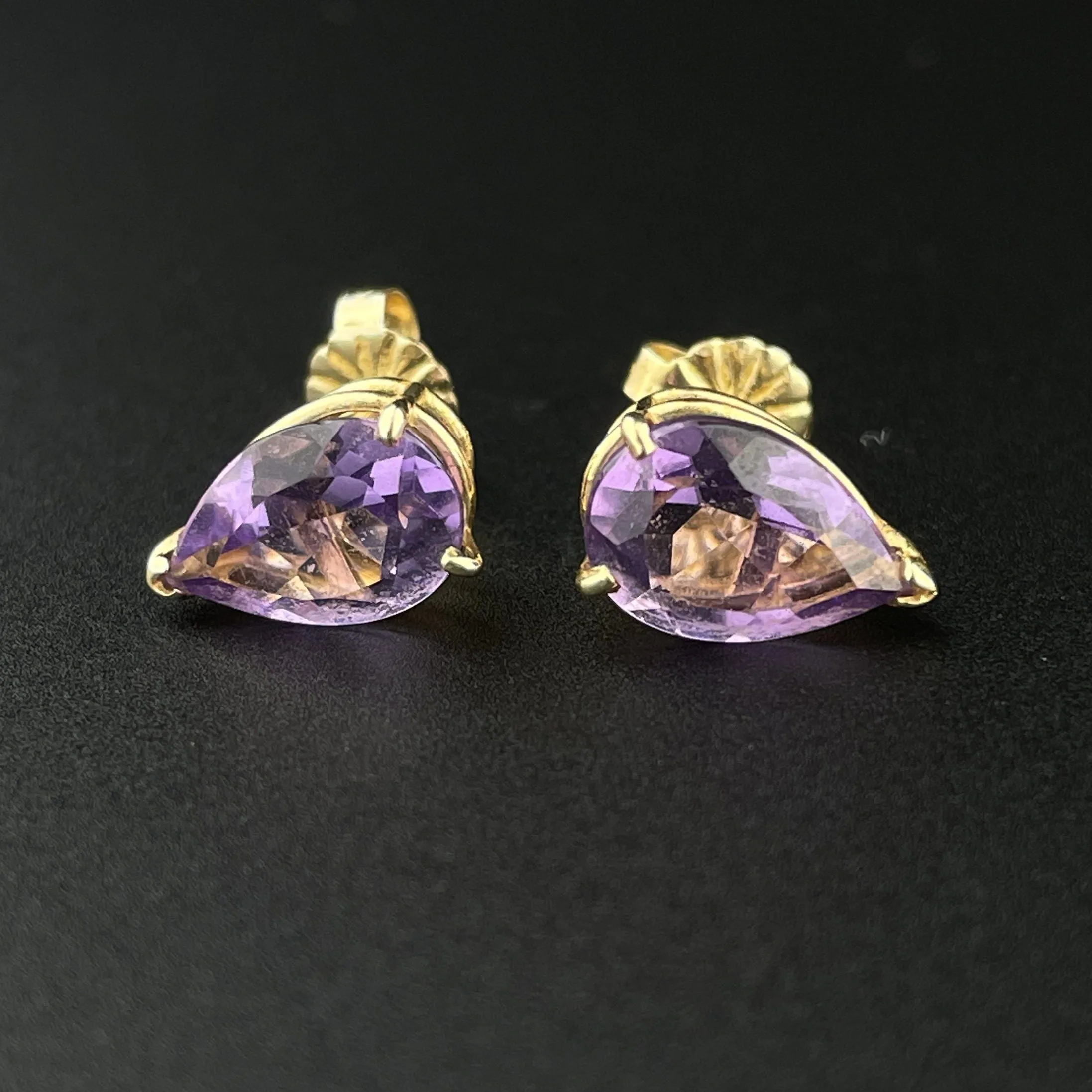 Vintage 14K Gold 1.50 CTW Pear Shape Amethyst Stud Earrings